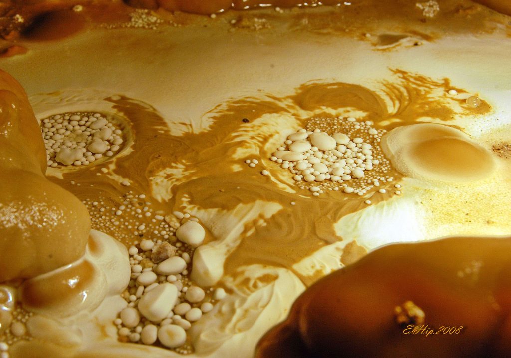 Jaskynné perly Jvorová priepasť