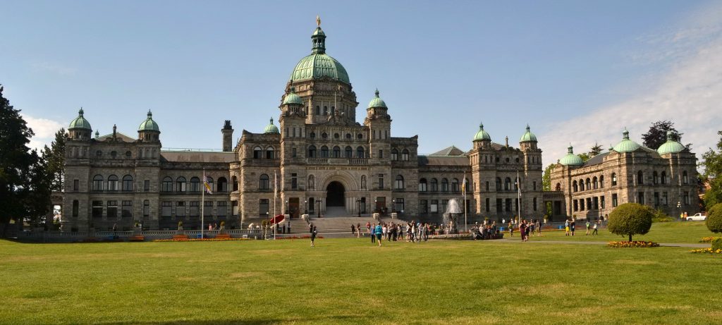 Vancouverský parlament aj sídlo mestskej rady Victoria. Pred parlamentom stojí socha kráľovnej Viktórie
